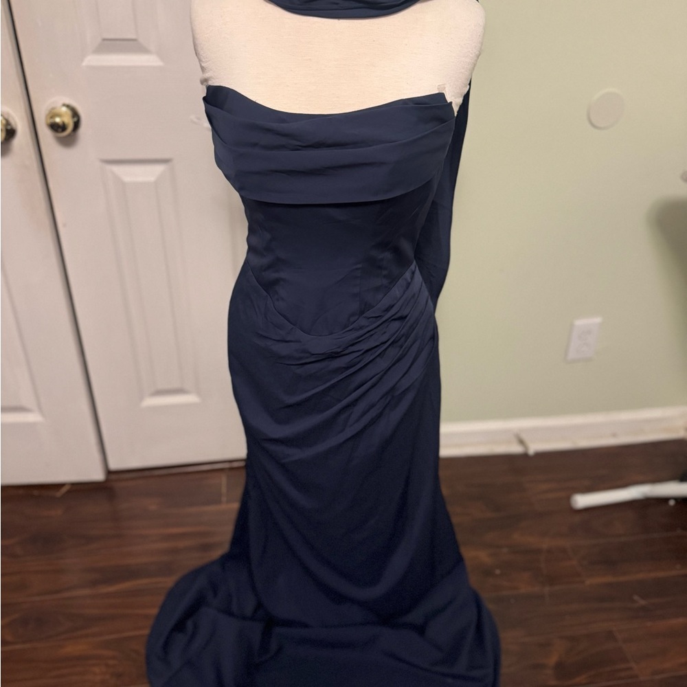 Elegant Navy Blue Strapless Evening Gown